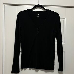 GAP Classic Black V-Neck Long Sleeve size L
